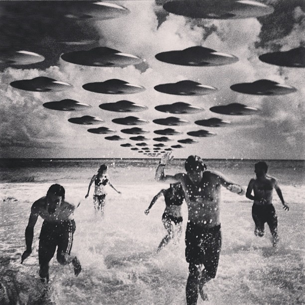 people running for their lifes in Tulum, México2012 @roixes2012